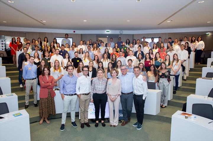 PROGRAMA CONTACTO JUNTA 56 JOVENS TALENTOS COM LÍDERES DA SONAE DURANTE UM DIA 