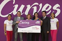 Curves entrega donativo à Laço
