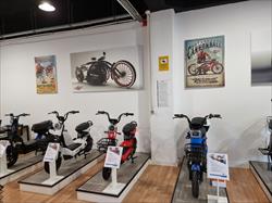 MEGABIKE dedica-se à venda de motociclos elétricos, peças e acessórios assim como aos serviços de reparação destes motociclos em oficinas próprias. 