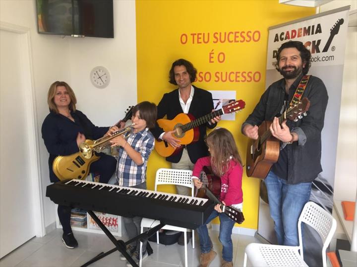 EXPLICOLÂNDIA Torres Vedras organiza o Open Day 25 de Abril