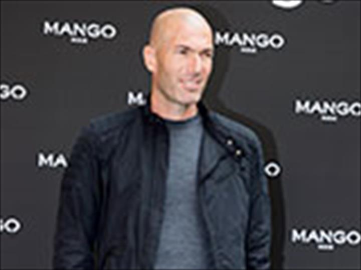 A rede de franquias de Mango homem Zinédine Zidane como a imagem de sua nova temporada apresenta