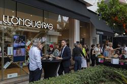 LLONGUERAS conquista Atenas e abre o seu primeiro salão 