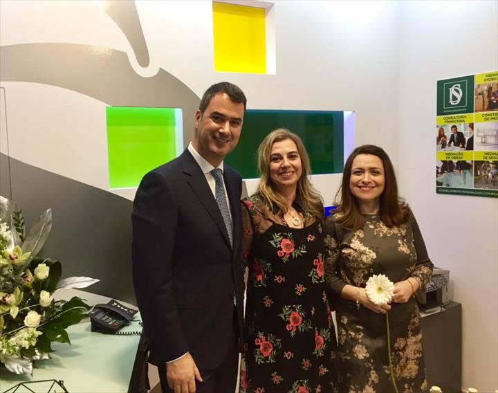 A DECISÕES E SOLUÇÕES continua o seu processo de expansão nacional e ontem inaugurou mais uma agência na cidade de Leiria.