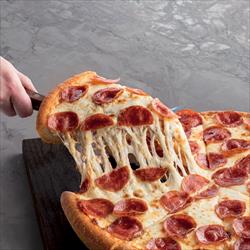 RESTAURANTES PIZZA HUT CELEBRAM A PAN PIZZA.