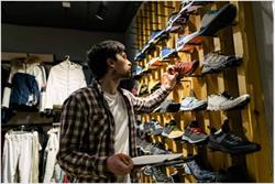 Nos últimos anos, o mundo da moda tem sido influenciado pelo sportswear, uma vez que este mercado tem mantido um crescimento sustentável ao longo da última década. 