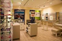 NAU! é a primeira marca italiana de óculos com lojas de marca própria em todo o mundo.